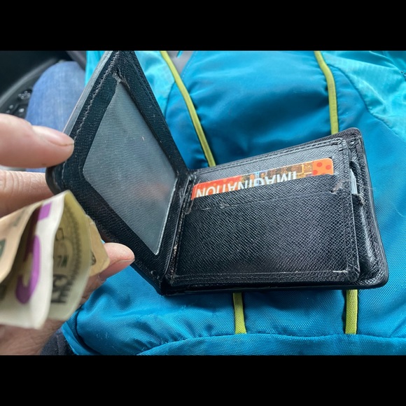 Louis Vuitton wallet it has Serial number in it - Picture 2 of 4